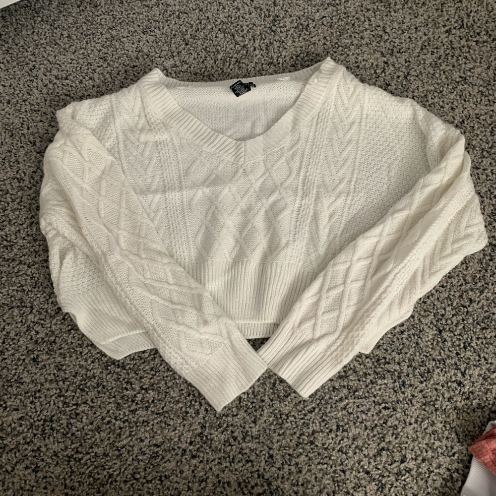 medium white rue21 cropped sweater